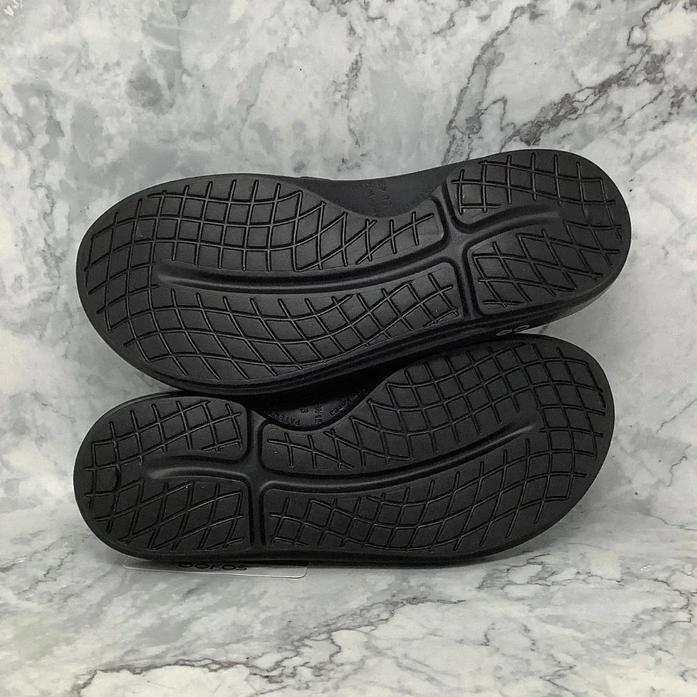 OOFOS Black Men's Flip-Flops Comfort Recovery Sandals